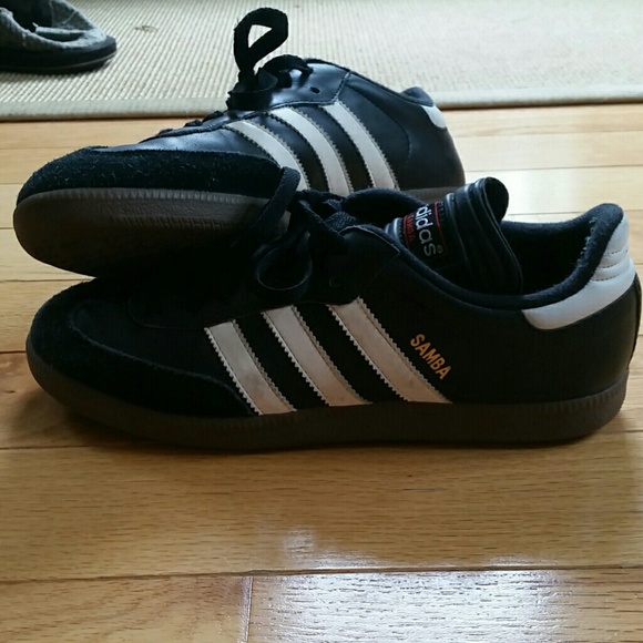 Black Adidas men's Sambas