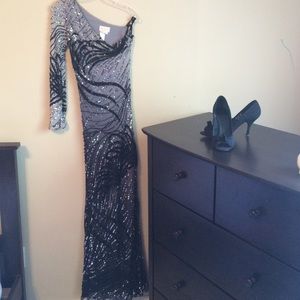 Beautiful one-shoulder sequin gown