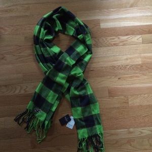 Hollister scarf
