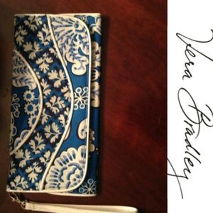 Vera Bradley Clutch BNWOT