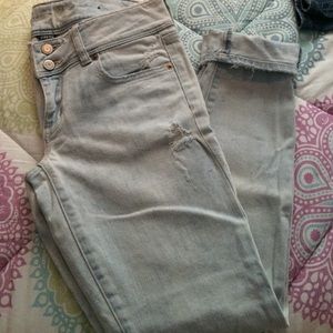 American Eagle light wash skinny jeans