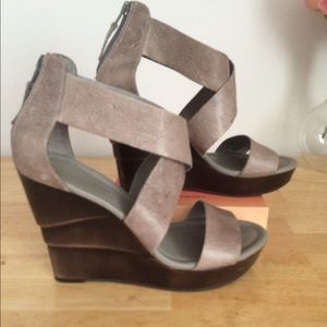 Gianni bini leather wedge sandals