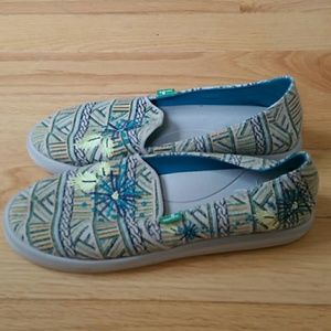 women's sanuks with tribal print and flower