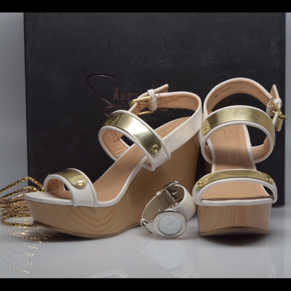 Report Signature Wooden Wedge 7