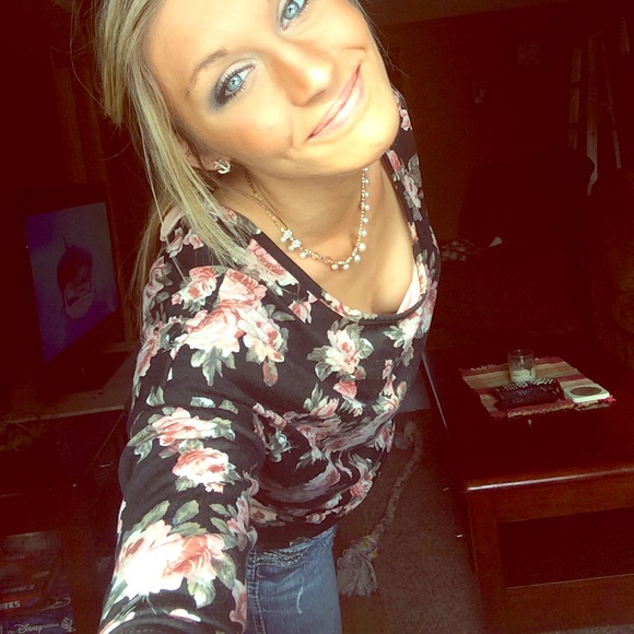 Rue 21 top. With adorable bow on back.