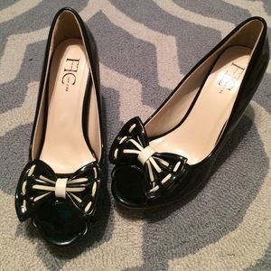 Cute Black Bow Peep Toe Wedges!!! 😍