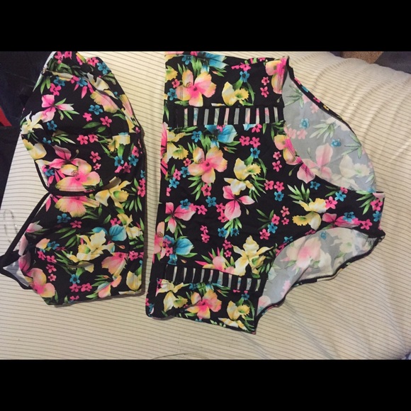 NWT Forever 21 plus sized bathing suit. never worn