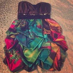 Unique dress that has never been worn 💃🏼