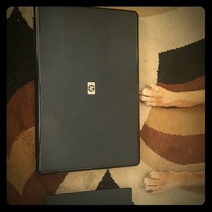 Hp laptop w/camera and extra battery