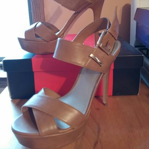 π sale today πG by Guess heels. - Picture 2 of 4