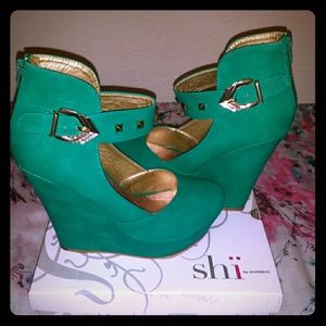 A pair of Shi seafoam green wedges !