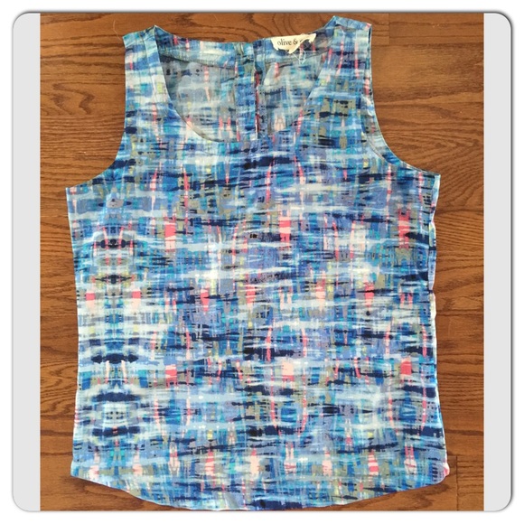 Olive & Oak top Size Medium