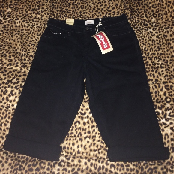 NWT Levi's black capris size 12p