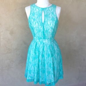 Beautiful A-line dress, fits above the knee!