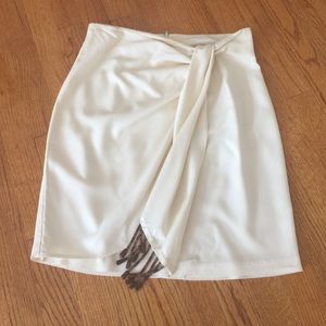 Off white skirt with attached belt/wood beading