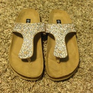 New Wild Diva Thong Sandals Gold Stone