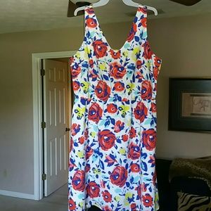 Eye catching Old Navy flower print dress