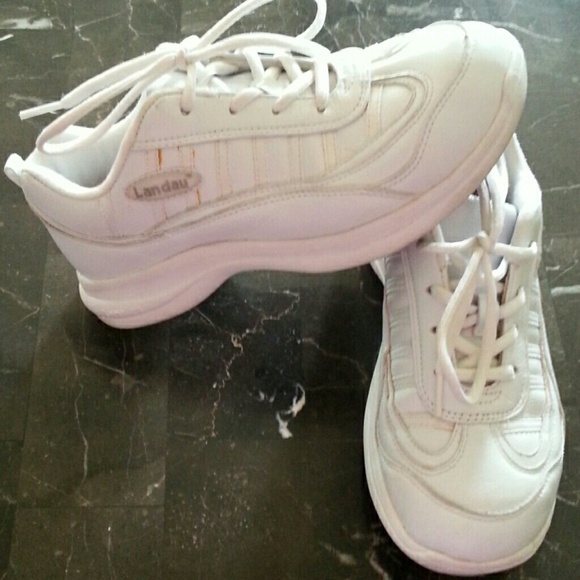 Landau nursing shoes