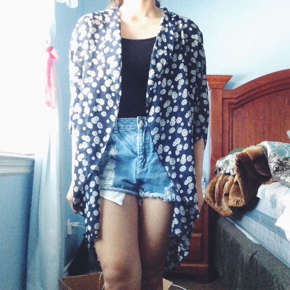 Blue Floral/Daisy Kimono