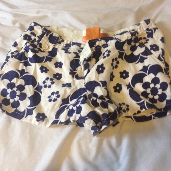 Blue and white flower pattern shorts