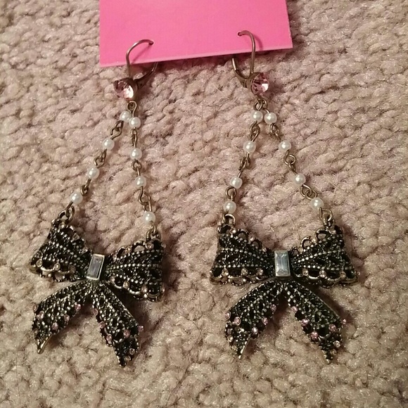 NWT Betsey Johnson earrings