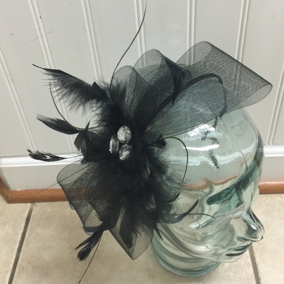 Accessories - Fascinator/headband large mesh/feather/jewel bow