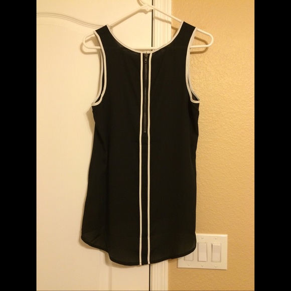 Maurices Tops - 🎀SOLD in Bundle🎀 Sleeveless top