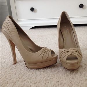 💯 auth Aldo Nude peep toe heel