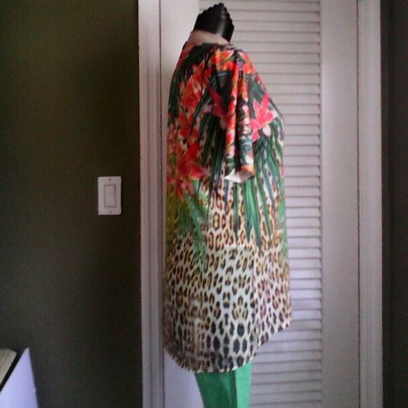 Top - Picture 2 of 3