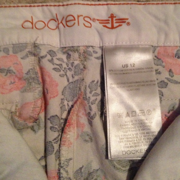 Dockers Capris (size 12) - Picture 3 of 4