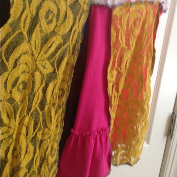 Knit and antique lace top - Picture 3 of 4