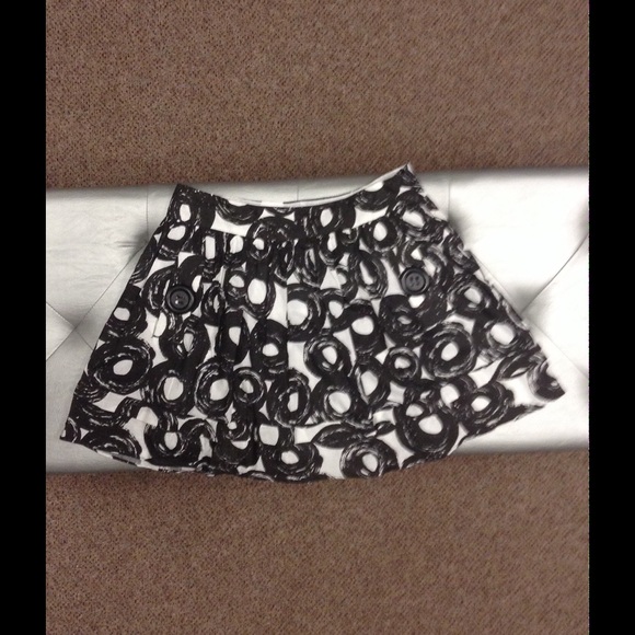 Black & White Pleated Skirt (NWOT)