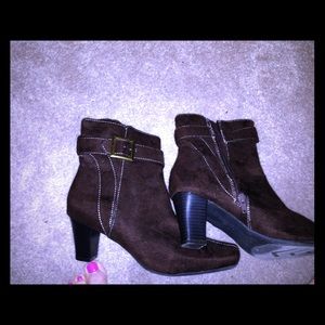 Brown suede ankle boots/ never worn❤️‼️