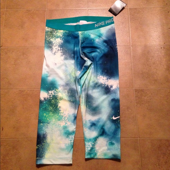 🌺Sold🌺 Nike Galaxy Capris Pro Final Price - Picture 2 of 4