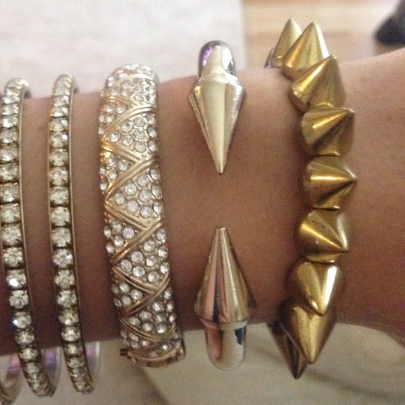 Brandy Melville Jewelry - Lot of 5 gold bracelets