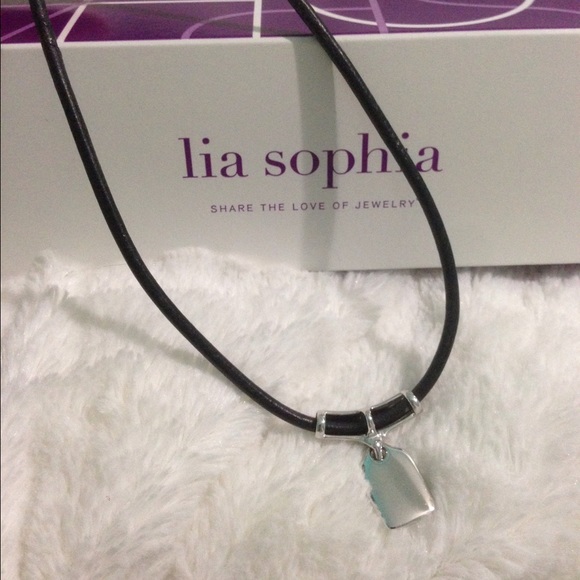 Welcome To My Closet! - Picture 3 of 4