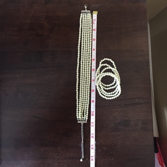 Light green plastic pearl choker and bracelets