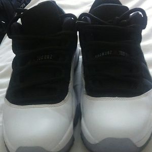 Retro Jordan 11 Tuxedo