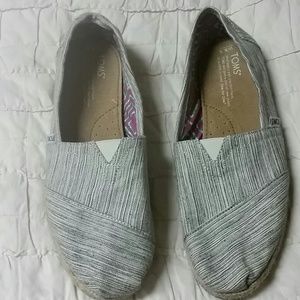Toms