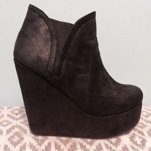Uber Wedge // black platform bootie