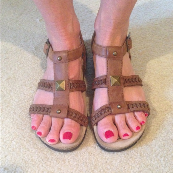 Walking sandals
