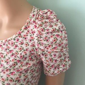 Flower top with arm detail
