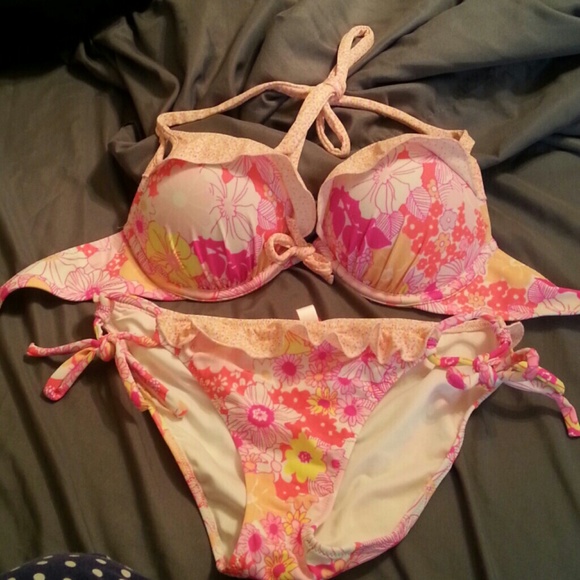Victoria Secret Bombshell Push up swimsuit