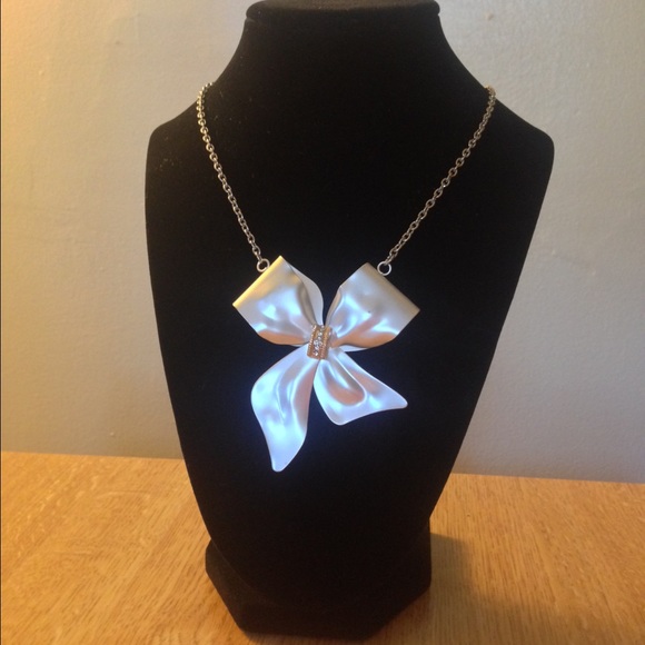 Silver Bow Necklace