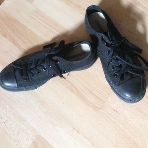 Black converse sneakers