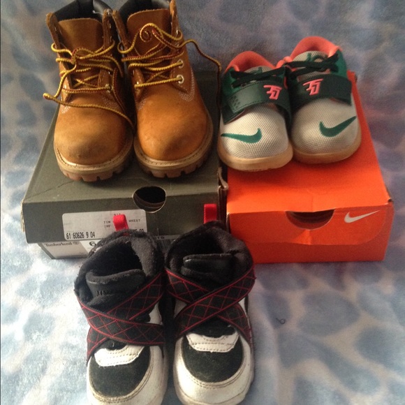 Toddler shoes👶🏽👟 feel free to make offers