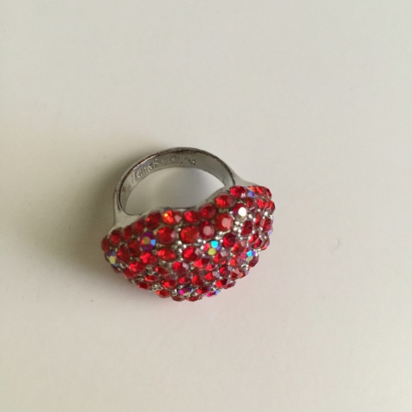 Red 👄lips👄 Crystal Ring - Picture 3 of 4