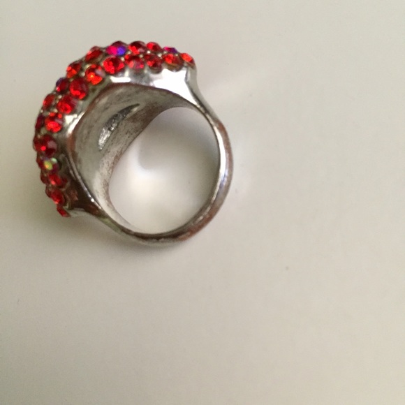Red 👄lips👄 Crystal Ring - Picture 4 of 4