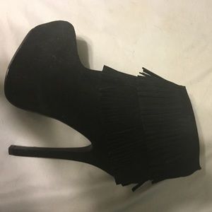 Black fringe pumps