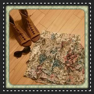 R u f f l e d ° s k i r t